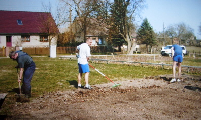 Frühjahresputzaktion auf dem Sportplatz