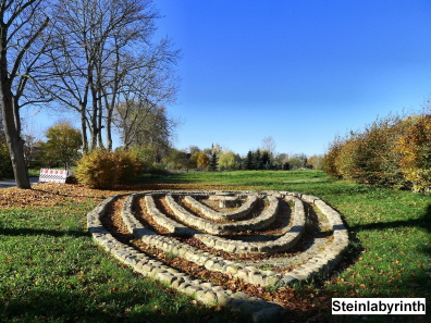 Steinlabyrinth am Fahrradweg "Spur der Steine"